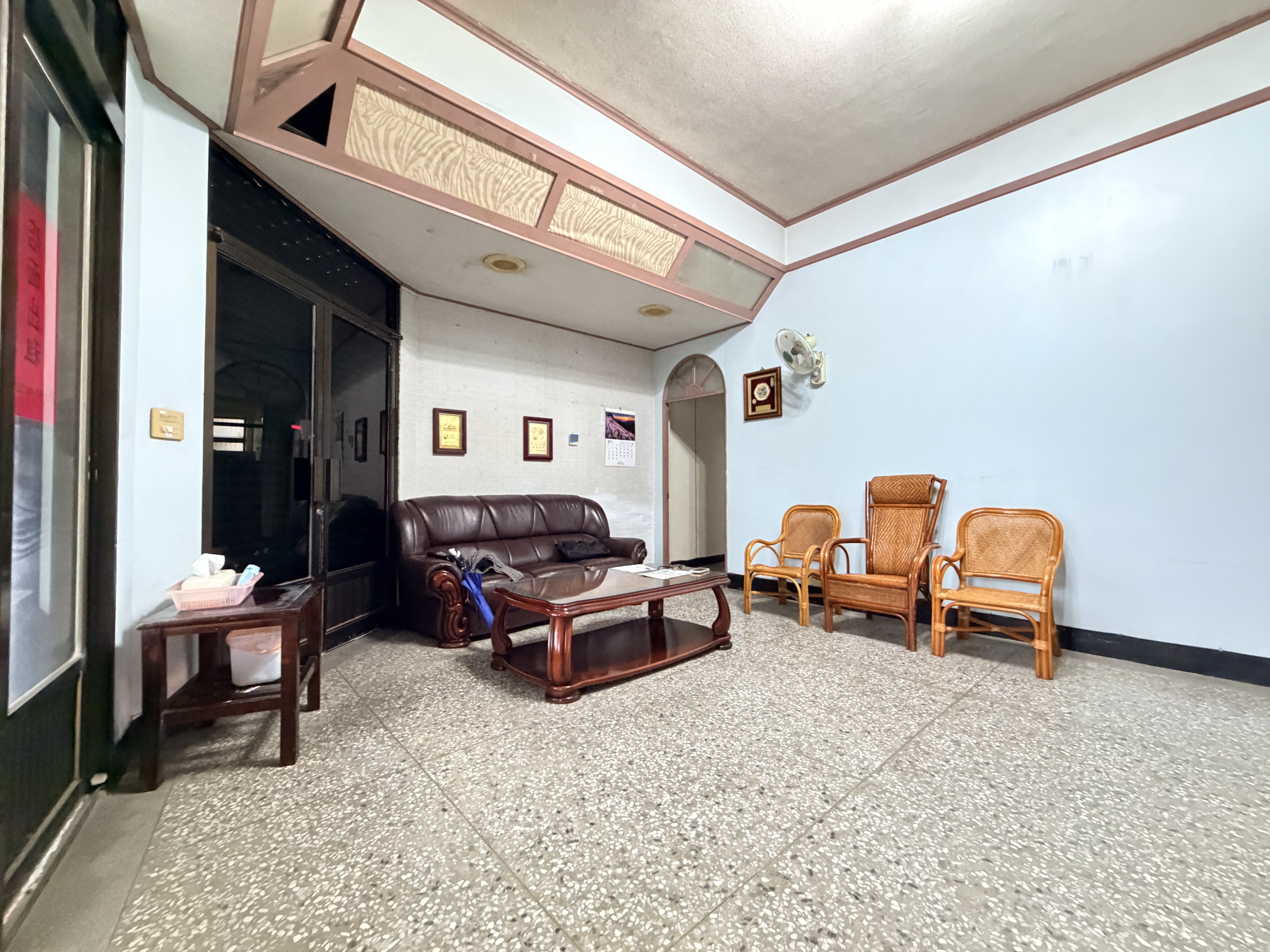 中壢明德南路三角窗黃金店面